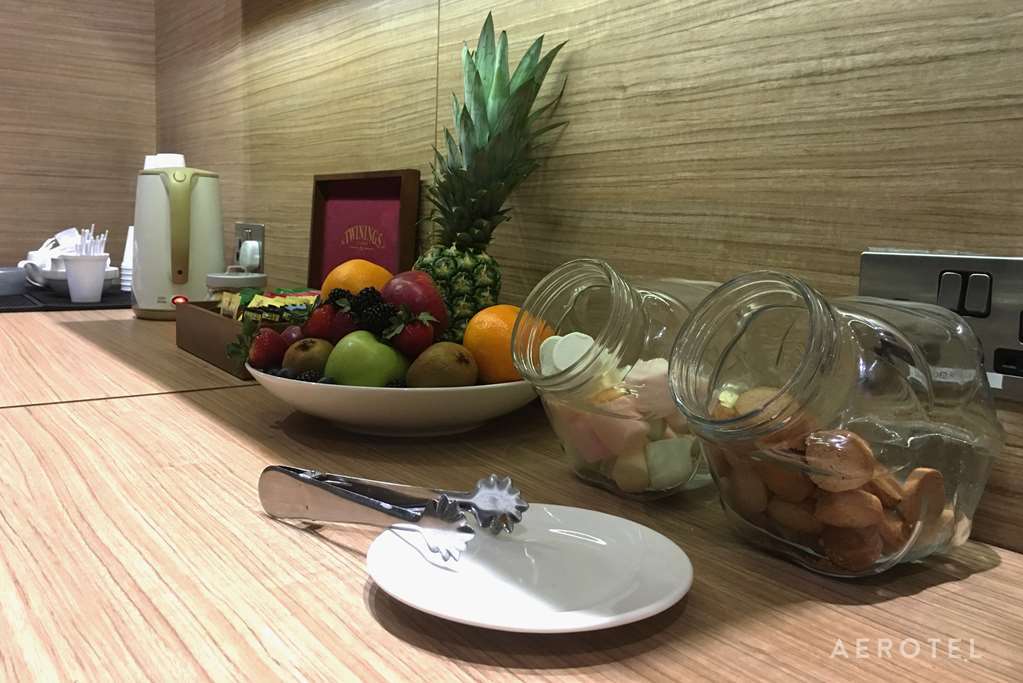 Abu Dhabi Airport Hotel T1 International Departures Restaurante foto